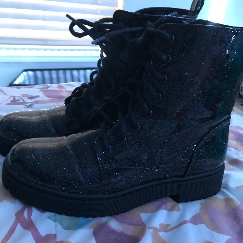 boots - Picture 2 of 3